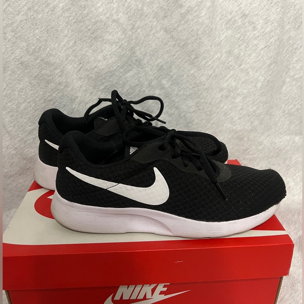 WOMENS NIKE TANJUN (BLACK)